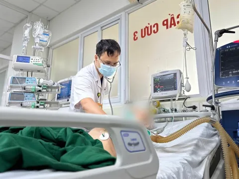 Bệnh nhân liệt hoàn toàn, viêm màng não mủ sau mũi tiêm không đảm bảo vô trùng