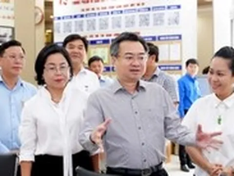 Ông Nguyễn Thanh Nghị khảo sát Trung tâm phục vụ hành chính công phường Phú Thọ, Bình Thới