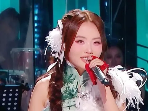 Bán kết Sing! Asia: Phương Mỹ Chi gây ấn tượng khi hát cải lương