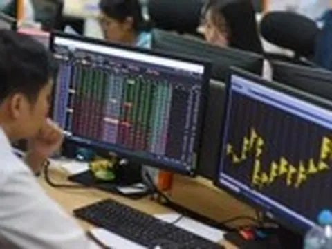 Chứng khoán tăng vùn vụt sau khi đột ngột lao dốc, 'cá mập' lãi đậm cỡ nào?
