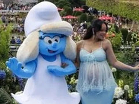 Tí cô nương của Xì Trum từ Lucille Bliss đến Katy Perry, Rihanna
