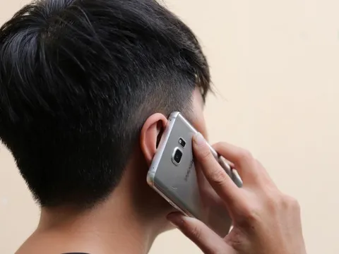 Hai thanh niên sinh năm 2004 và 2005 tại Hà Nội đã chuyển khoản hơn 400 triệu đồng sau khi nghe cuộc gọi này