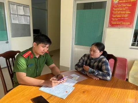 Người phụ nữ ở Tây Ninh đi trình báo do nghi ngờ bị lừa đảo, kết quả được Công an phát hiện ứng dụng lạ được cài trong điện thoại