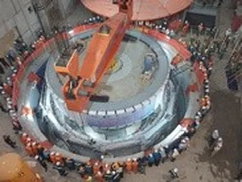Lắp đặt rotor 585 tấn vào nhà máy thủy điện mở rộng lớn nhất Việt Nam