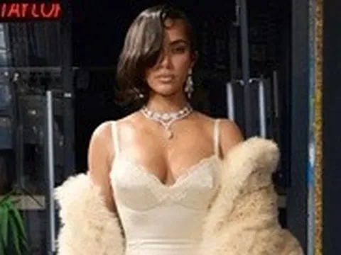 Kim Kardashian thoát sự thao túng của Kanye West, giành lại thẩm mỹ thời trang như mong muốn
