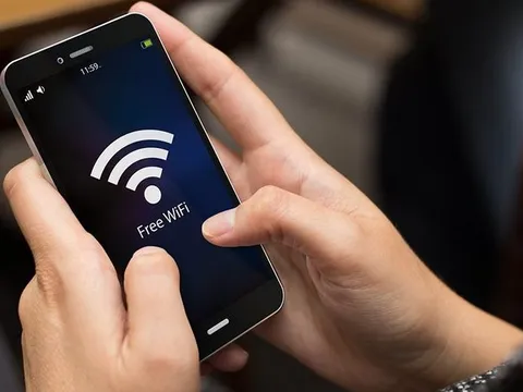 Có cần phải tắt dữ liệu di động 4G sau khi điện thoại được kết nối với WiFi không?
