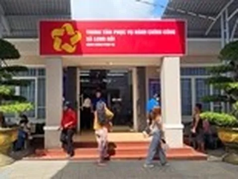 ‘1 kèm 1’ ở trung tâm hành chính công xã Long Hải, TP.HCM