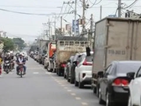 Nhiều vụ tai nạn do chuyển hướng xe sai quy định, CSGT TP.HCM lưu ý 'xi nhan' trước 20-30m
