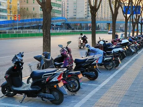 Cả nghìn người sống trong chung cư thì sạc xe điện mỗi ngày thế nào: Trung Quốc giải bài toán này như sau