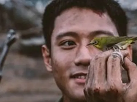 Mưa đỏ và những khoảnh khắc im lặng của chiến tranh: Tôi nghĩ đó là lúc họ mơ về hòa bình