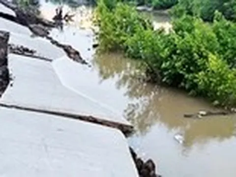 Một xã ở Cà Mau xảy ra 23 vụ sạt lở đất