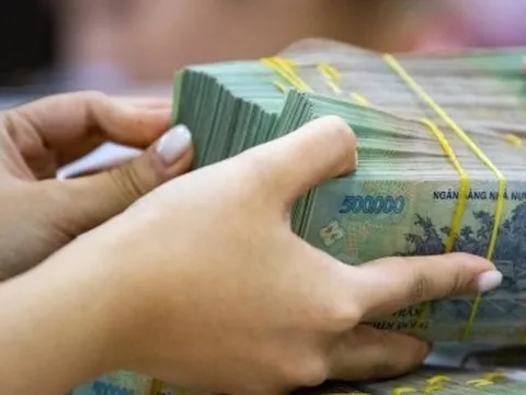 Hàng loạt ngân hàng tăng lãi suất tiền gửi: Chuyên gia dự báo gì?