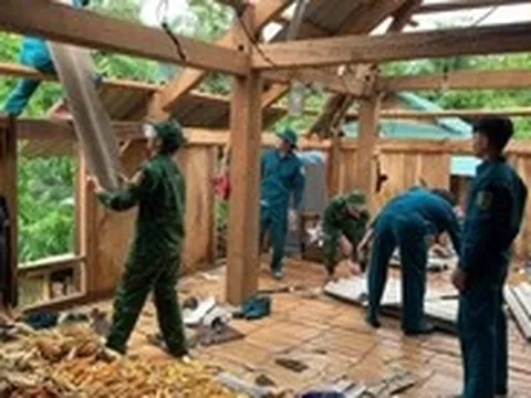 Thanh Hóa: Bão số 3 (Wipha) chưa vào đất liền, hàng trăm nhà dân đã bị tốc mái do dông lốc