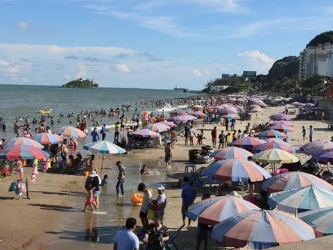 Tạm dừng tour đến vùng bão, bảo đảm an toàn cho khách du lịch