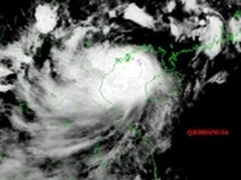 Bão số 3 Wipha bất ngờ ít di chuyển, đang mạnh lên