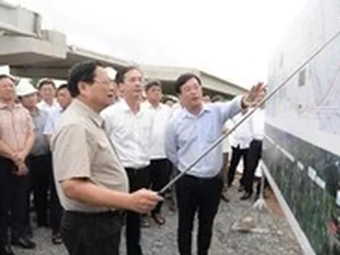 Thủ tướng Phạm Minh Chính kiểm tra tiến độ cao tốc Cao Lãnh - An Hữu