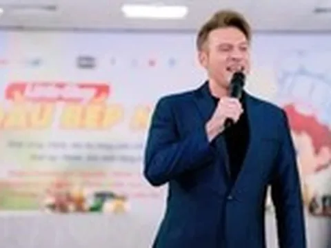 Ca sĩ Kyo York hát không thấy khó bằng nấu món Việt