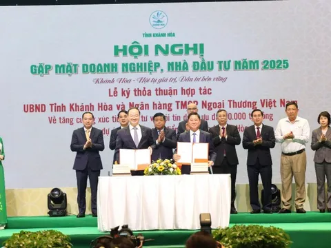 Vietcombank ký kết hợp tác với Khánh Hoà, cam kết “bơm" 50.000 tỷ đồng với lãi suất ưu đãi cho các dự án
