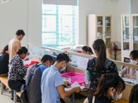 Lao động mất việc có thể ngồi nhà làm thủ tục hưởng trợ cấp thất nghiệp