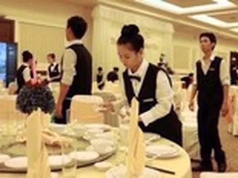 Rể người Úc thắc mắc về cuộc tranh luận mang đồ ăn đám tiệc về nhà