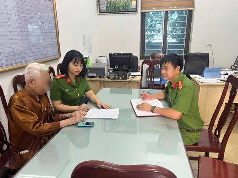 Bố đòi bán 1 cây vàng để “lo việc”, con gái đưa thẳng đến trụ sở công an