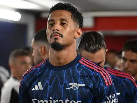 Saliba tin người này sẽ chấm dứt cơn hạn hán danh hiệu của Arsenal