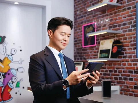 Ông Simon Sim - Phó Chủ tịch kiêm Giám đốc ngành hàng Trải nghiệm Di động Samsung Electronics Việt Nam: “Chúng tôi kiến tạo tương lai bằng trải nghiệm công nghệ toàn diện và cảm hứng sống khác biệt”