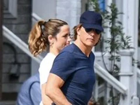 Tom Cruise công khai hẹn hò cùng bạn diễn Ana de Armas