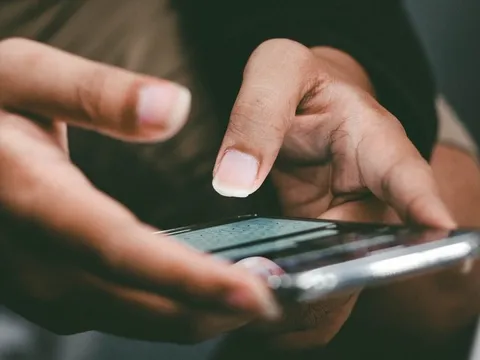 Hà Nội: Con trai tin lời người lạ đòi chuyển 250 triệu đồng, người bố lập tức báo Công an
