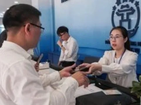 Từ 1-8, người Hà Nội đi làm thủ tục hành chính sẽ được in ấn miễn phí, mời ăn bánh, uống trà