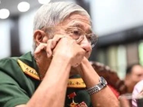 'Trong chiến đấu mà em có hy sinh, hòa bình anh nhớ đem em về nghĩa trang, làm giỗ cho em nhé'