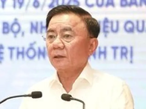 Bộ Chính trị: Giải quyết dứt điểm chế độ với cán bộ, công chức chịu tác động do sắp xếp