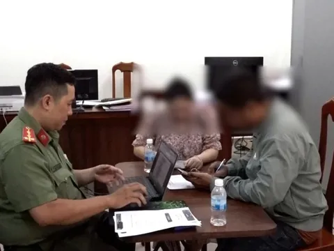 Chuyển 40 triệu đồng tiền hàng nhưng liên tục bị báo lỗi, còn bị yêu cầu chuyển thêm 100 triệu nữa, người đàn ông báo công an