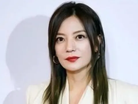 Triệu Vy bị phong tỏa 15,9 triệu nhân dân tệ cổ phiếu