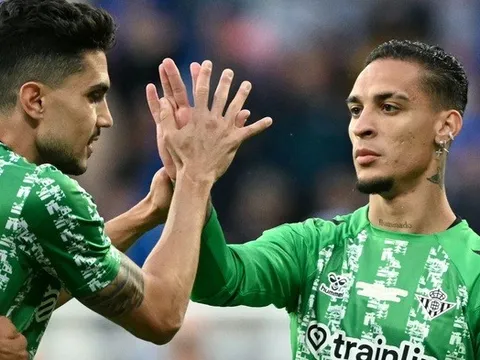 Antony từ chối Al-Nassr, chỉ muốn gia nhập Real Betis dù phải giảm lương