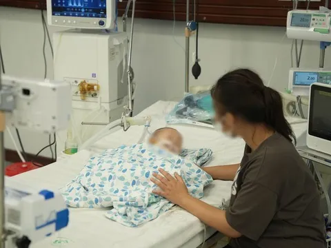 Bé trai 15 tháng tuổi cấp cứu vì uống phải tinh dầu đuổi muỗi