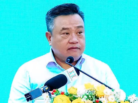 Chủ tịch Hà Nội: Tưới rửa mặt đường, phun sương dập bụi tại các tuyến phố để bảo vệ môi trường