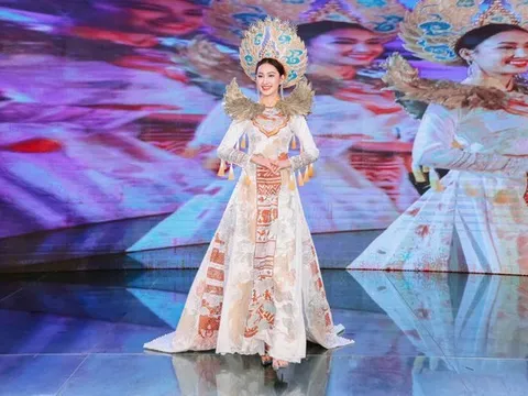 Chuyện của nhà thiết kế biến thời trang thành "vũ khí" để tôn vinh nhan sắc Việt