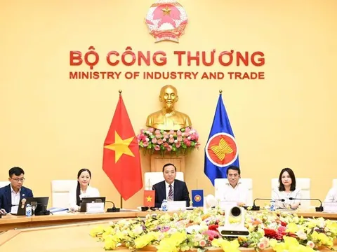 ASEAN huy động vốn kết nối điện xuyên biên giới