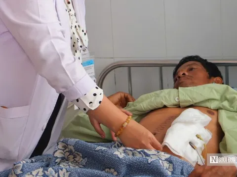 Giành lại sự sống cho bệnh nhân vỡ tá tràng trong đêm