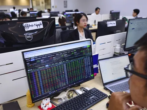 Chứng khoán đảo chiều, hơn 600 cổ phiếu giảm giá sau đợt tăng 'nóng'