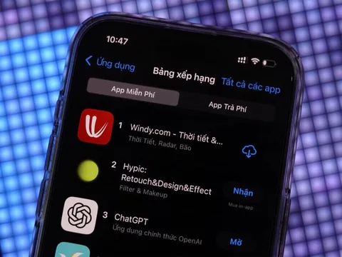 Người Việt thi nhau tải app theo dõi thời tiết khi bão Wipha đổ bộ
