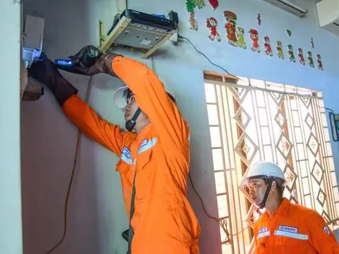 EVN lỗ lũy kế 44.792 tỉ đồng, Bộ Công Thương đề xuất tính khoản lỗ vào giá bán lẻ điện