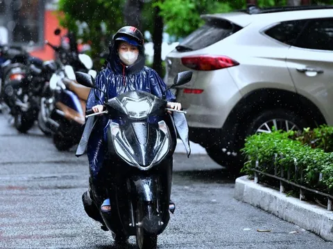 Thời tiết hôm nay 17-8: Đất liền mưa to, Biển Đông dông gió, sóng cao tới 3,5m