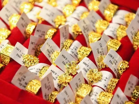 Hôm nay, giá vàng nhẫn, vàng SJC bật tăng trở lại, tiến sát mốc 125 triệu đồng/lượng