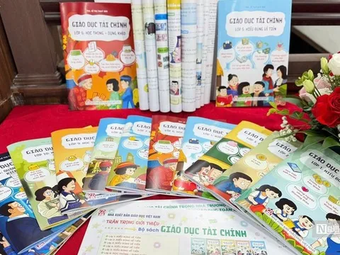 Ra mắt bộ sách "Giáo dục tài chính" cho học sinh