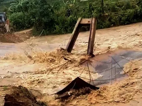Đi qua suối lúc mưa lớn, hai mẹ con bị lũ cuốn tử vong