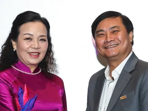 Bà Ngô Phương Lan vinh danh phim về con trai chăm mẹ bị Alzheimer
