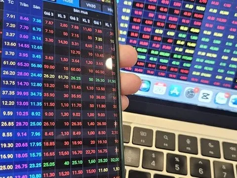 Cổ phiếu ngân hàng bị bán tháo, có nên bắt đáy lúc này?