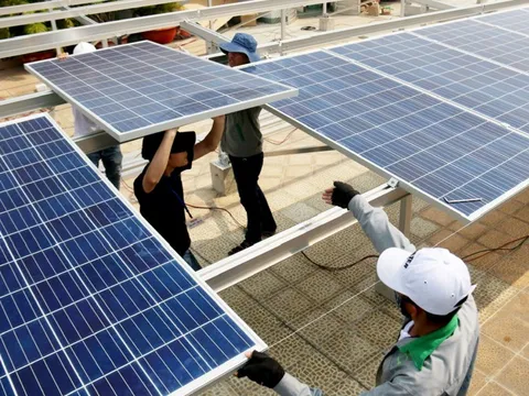 Lắp điện mặt trời áp mái được hỗ trợ từ 2-3 triệu đồng/hộ, ngân sách dự chi 42.000 tỉ đồng